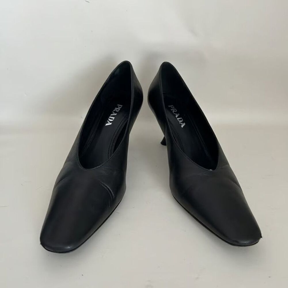 Prada Black Leather Pumps Square Toe Sculptural Heel Womens 37.5 Italian Vtg